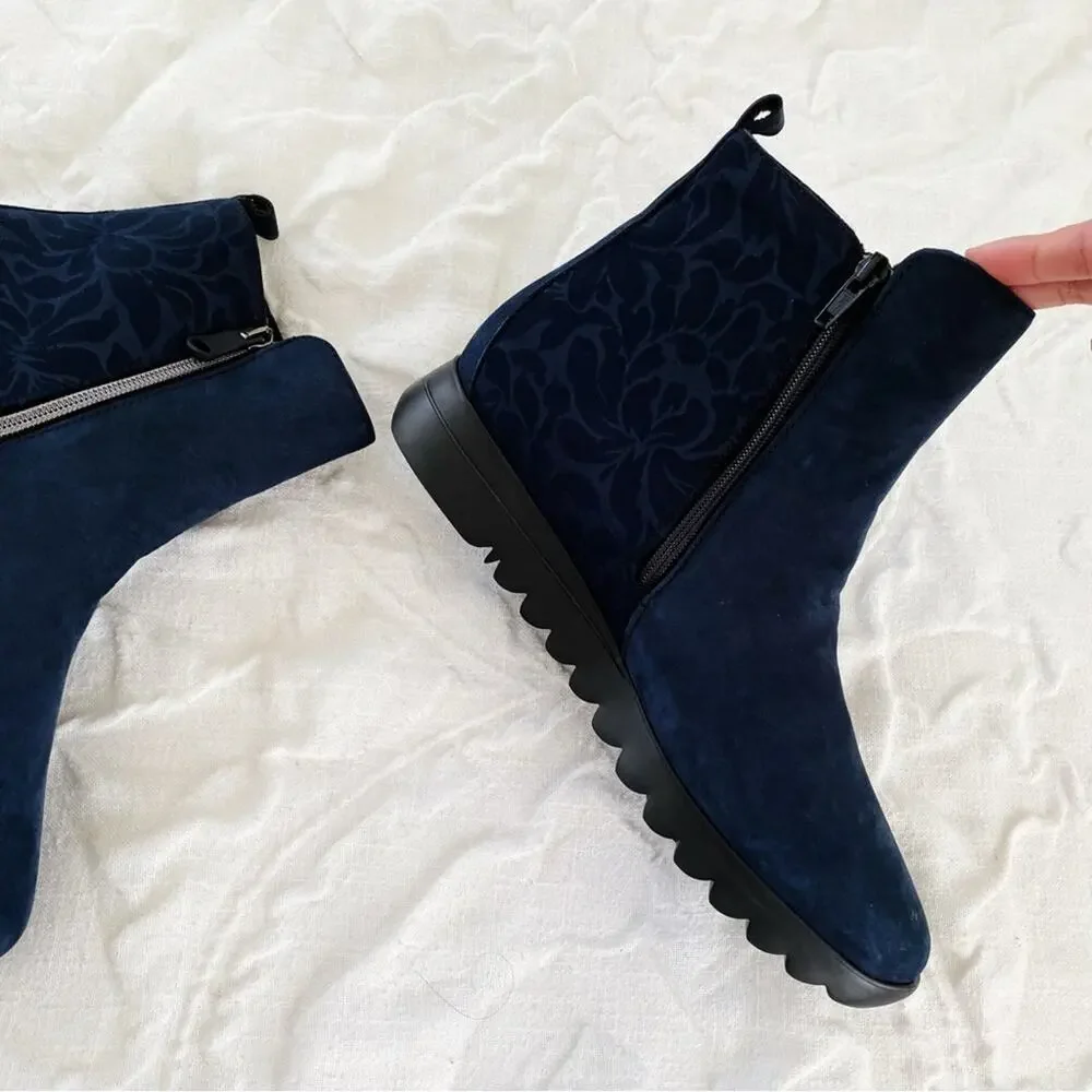 Munro Ashcroft Blue Nubuck Booties Size 8.5 New